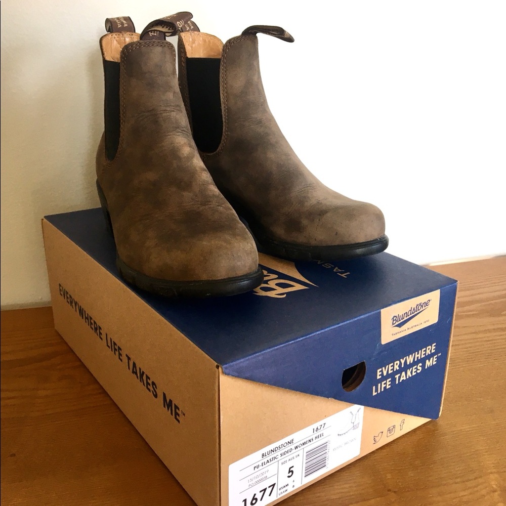 Blundstone Womens Boots with Heel. Size 8. Rustic Brown Suede